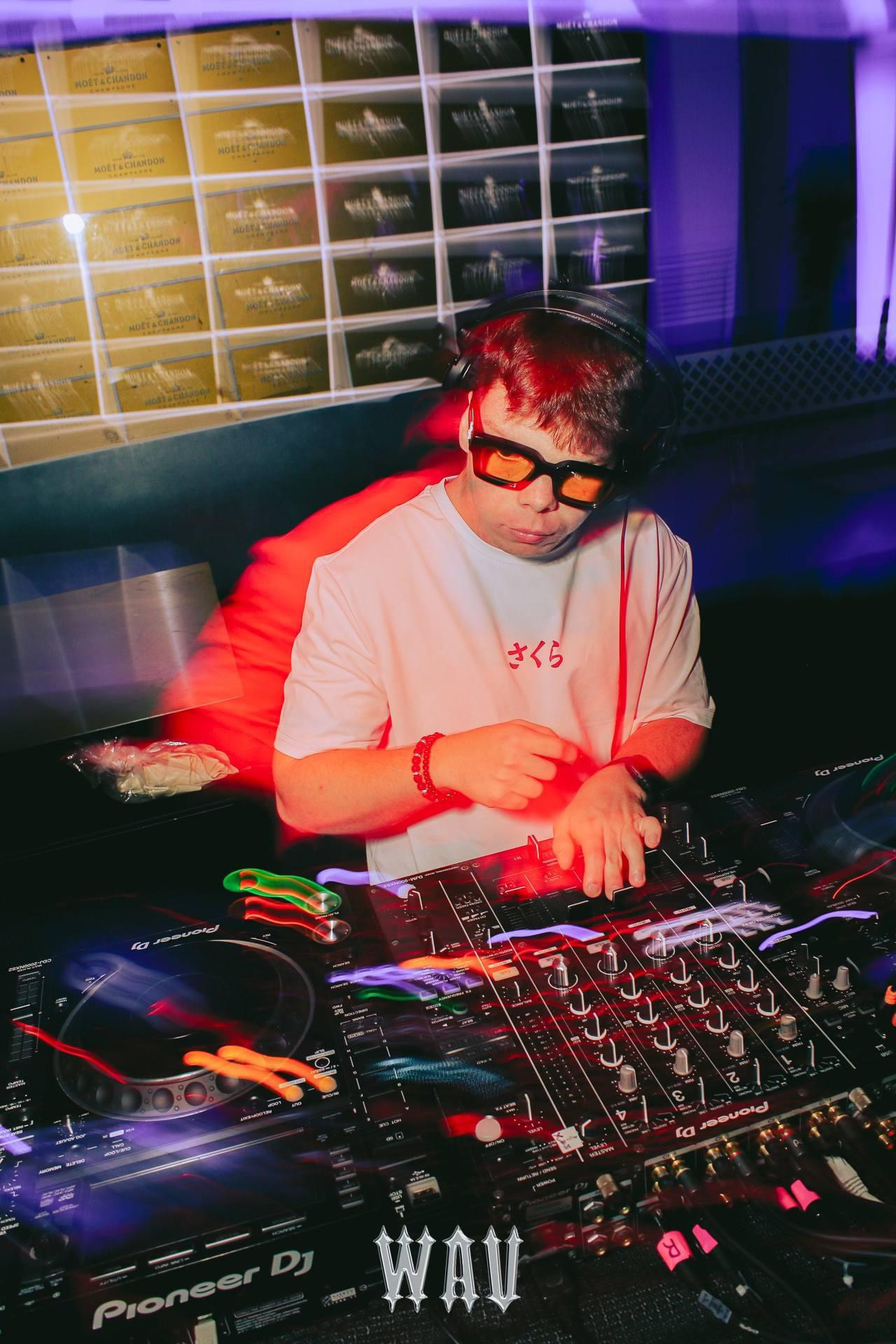 Michael Crestan DJ set at WAV Villa Bonin